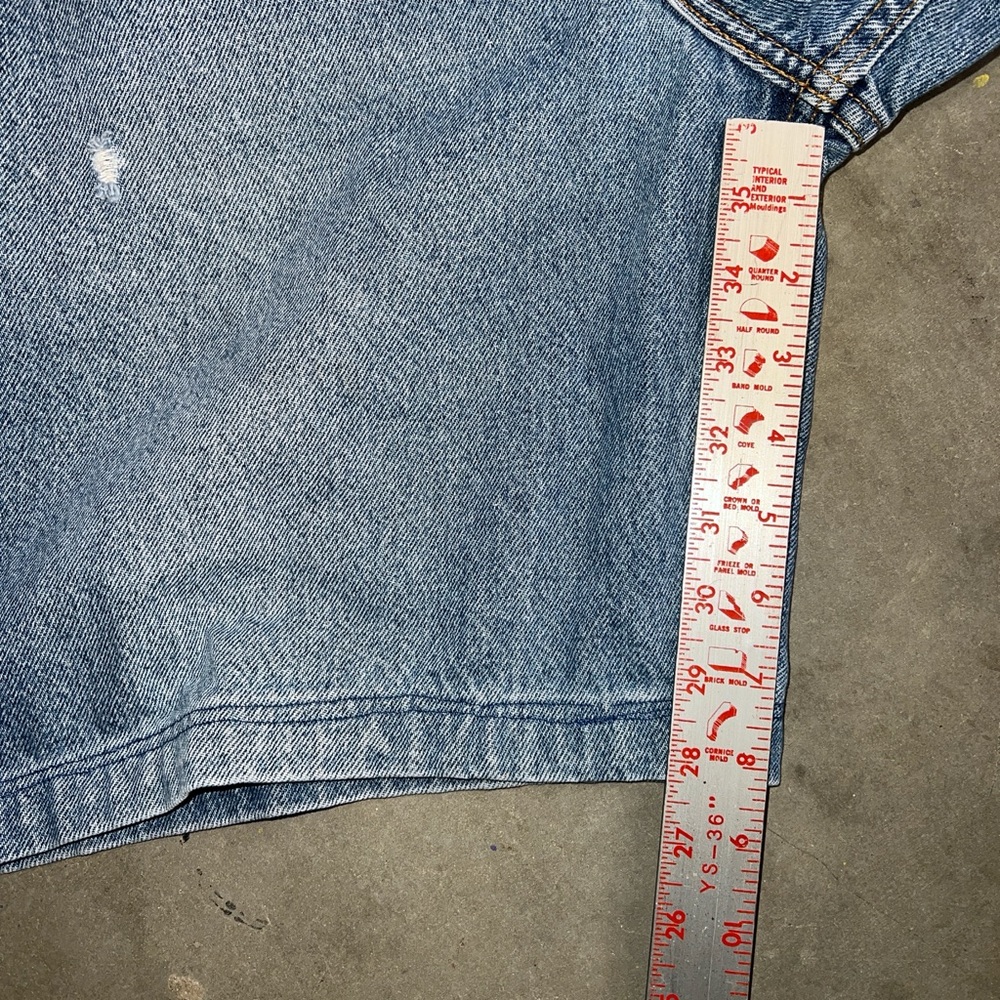 Vntg Levi’s jorts from 98 These use to be jeans but where cut n made into jorts - Picture 6 of 8